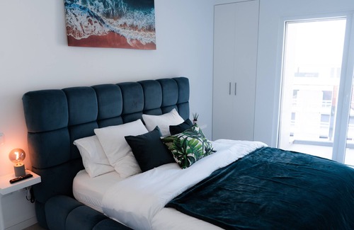 Carcavelos Apartment | Penthouse w/private Rooftop,Whirlpool, BBQ, Sauna