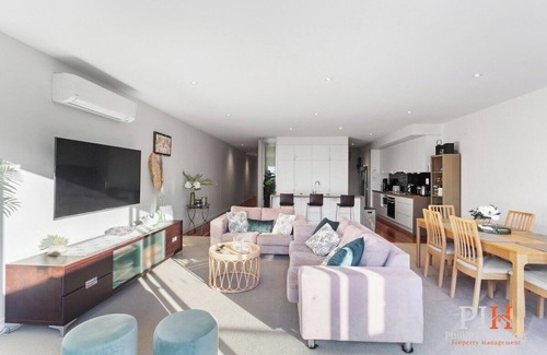 Cowes House | Penthouse Waterfront Apt Sleep 4