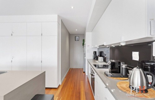 Cowes House | Penthouse Waterfront Apt Sleep 4