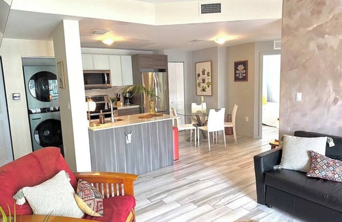 Edgewater Apartment | Penthouse, Waterviews, Private Rooftop, Free Parking,Vibrant Miami neighborhood