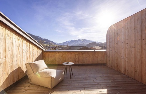 Oberndorf bei Kitzbuhel Apartment | Elegant Penthouse with Kitchen & Family-Friendly Features