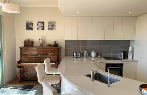 Doncaster Apartment | Penthouse with Amazing Views