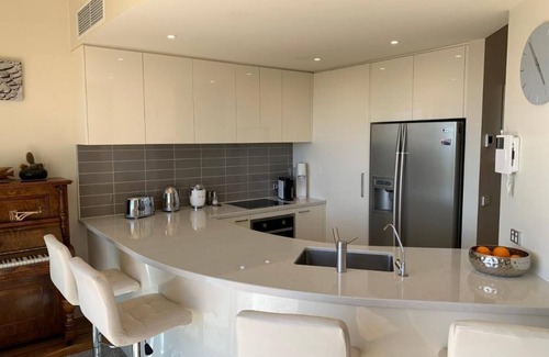 Doncaster Apartment | Penthouse with Amazing Views