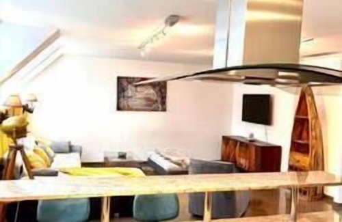 Erdberg Apartment | Elegant Penthouse with Spacious Terrace and Air Conditioning