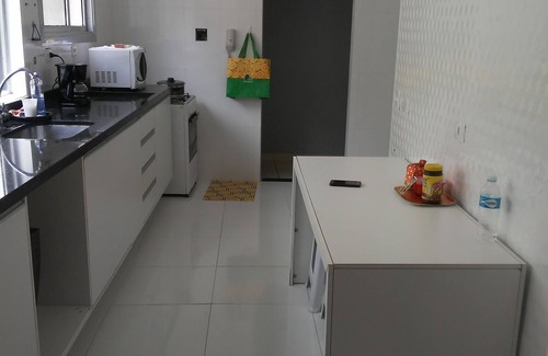 Vila Julia Apartment | Experience Relaxation in a Penthouse by Enseada Beach