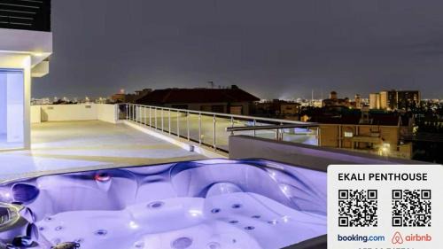 Agia Fyla Apartment | Penthouse with outdoor hottub