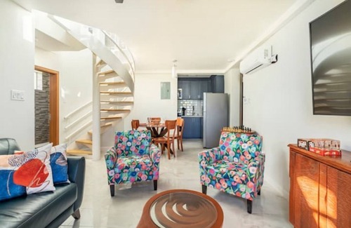 Montego Bay Condo | Beachfront Bliss on The Bay: Modern Penthouse with Pool