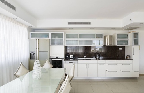 Old North Apartment | Elegant Penthouse with Ocean View - Rated 8.6/10 by Guests