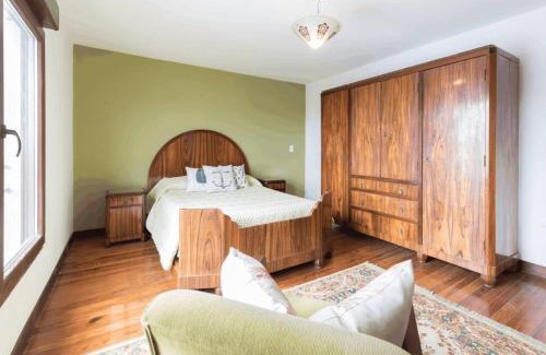 Ciudad Vieja Apartment | Charming Penthouse with Terrace in the Old City