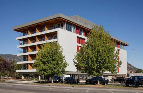 Okanagan-Similkameen Resort | Discover Penticton Lakeside Resort: Pet-Friendly Paradise