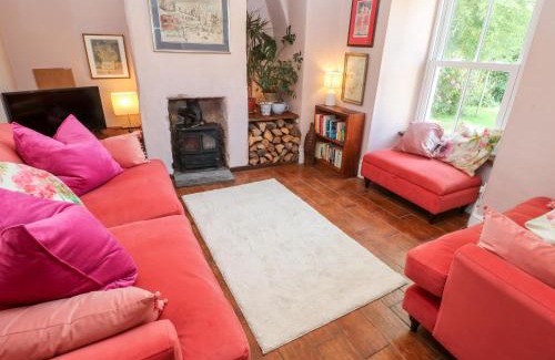 Kuggar House | Pet-Friendly Pentira: Top-Rated 4-Star Hotel Awaits You