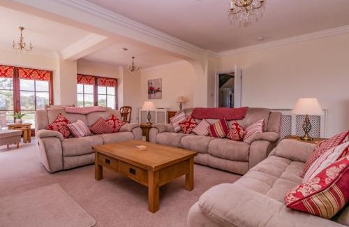Martin House | Experience Comfort at Pentire House - Pet and Child Friendly