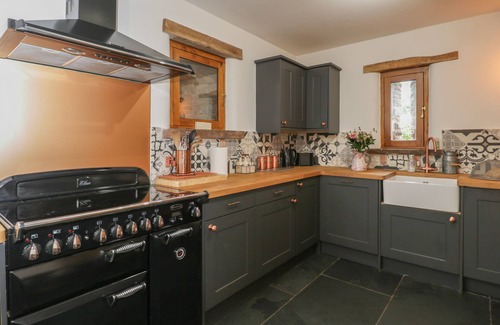 Abergavenny House | Family-Friendly Pentre Barn: Ideal Holiday Cottage in Mardy