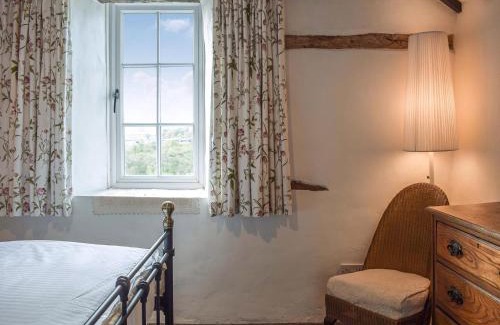 Oswestry House | Pet-Friendly Pentre Cwm Bach with 9.5/10 Guest Rating