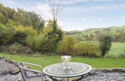 Oswestry House | Pet-Friendly Pentre Cwm Bach with 9.5/10 Guest Rating