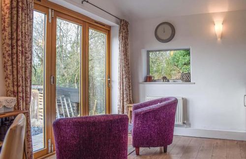 Oswestry House | Pet-Friendly Pentre Cwm Bach with 9.5/10 Guest Rating