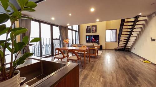 Tay Ho Apartment | Top-Rated FlowerGod PentStudio by WestLake in Hanoi