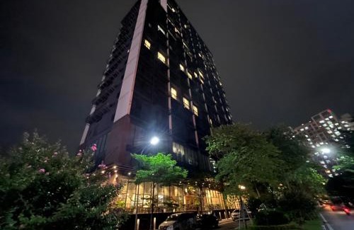 Tay Ho Apartment | Budget-Friendly Pentstudio Westlake with Pool & Family Amenities