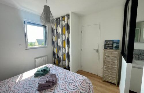 Locmaria-Plouzane Apartment | Oceanfront PENTY: Pet-Friendly Retreat with 9.3/10 Rating