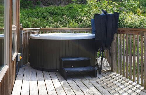 Llangollen Resort | Delightful Penvale Lakes Lodges with Pool & Family Fun