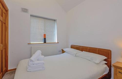 Llangollen Resort | Delightful Penvale Lakes Lodges with Pool & Family Fun