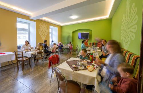 Spisska Stara Ves House | Discover Penzión Antiqua Villa: Family-Friendly Comfort