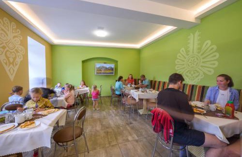 Spisska Stara Ves House | Discover Penzión Antiqua Villa: Family-Friendly Comfort