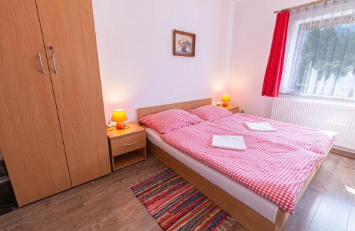 Zdiar House | Discover Penzión Bachleda: Pet-Friendly Retreat with High Ratings