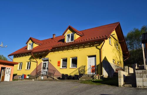 Circ House | Comfortable Stay at Penzión na Hranici Čirč with Breakfast