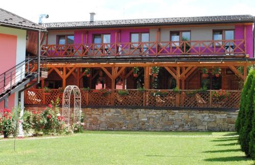 Spisska Stara Ves House | Enjoy Pet-Friendly Comfort at Penzión NOVA with Pool Access