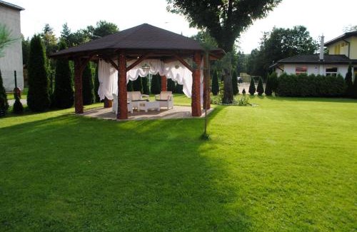Spisska Stara Ves House | Enjoy Pet-Friendly Comfort at Penzión NOVA with Pool Access