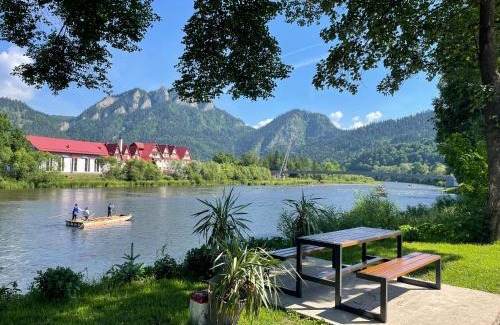 Cerveny Klastor House | Cozy Penzión pod Troma Korunami: Pet-Friendly Retreat