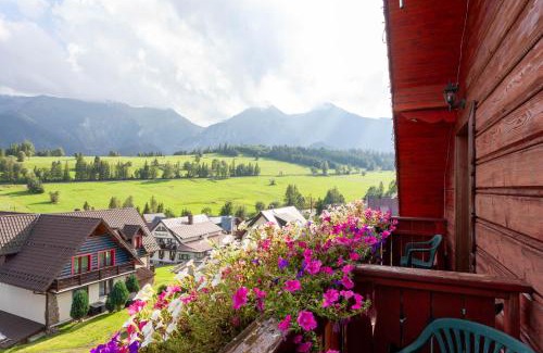 Zdiar House | Discover Penzión u Pavla: Pet-Friendly Retreat with Hot Tub