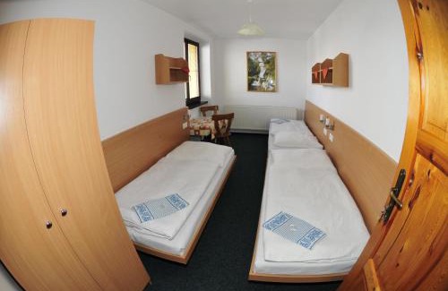 Liptovska Teplicka House | Cozy Penzión Váh: Family-Friendly Stay with Restaurant