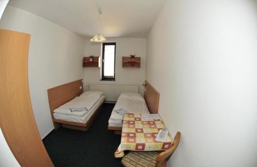 Liptovska Teplicka House | Cozy Penzión Váh: Family-Friendly Stay with Restaurant