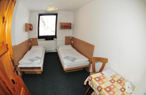 Liptovska Teplicka House | Cozy Penzión Váh: Family-Friendly Stay with Restaurant