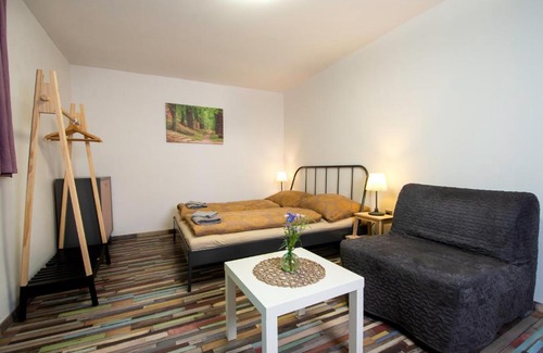 Trebon House | Pet-Friendly Penzion a Bistro Dílna with Breakfast Included