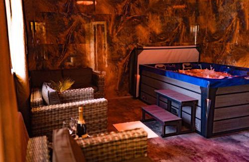 Horni Lhota Apartment | Inviting Penzion a Restaurace v Zátiší: Pet-Friendly Retreat
