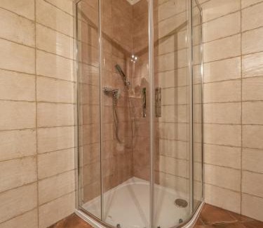 Satov Apartment | Top-Rated Penzion Andel Šatov: Family-Friendly & Accessible