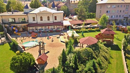 Turnov House | Exceptional Penzion Bejby Turnov with Oceanfront Pool