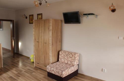 Spisske Podhradie House | Child-Friendly Retreat at Penzion Chalupka II with Hot Tub