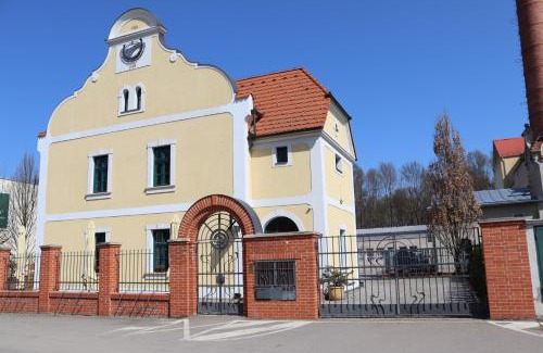 Breclav House | Guest-Favorite Penzion ELUX with Family-Friendly Amenities