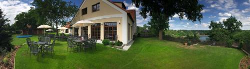 Varvazov House | Experience Penzion Fousek: Oceanfront Bliss for Families