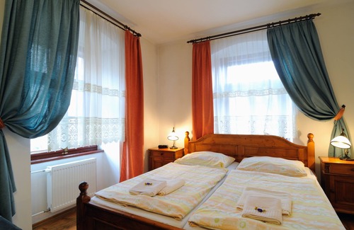 Banska Stiavnica House | Relaxing Stay at Penzion Kachelman with Spa and Dining