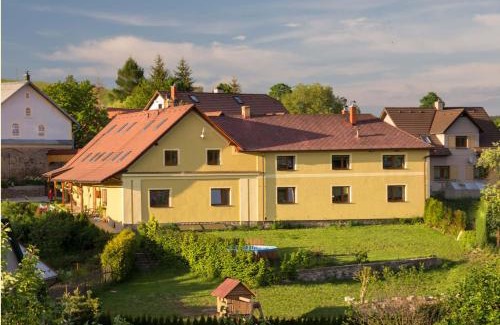 Vecov House | Exceptional Stay at Penzion Konvalinka with Hot Tub & Kitchen