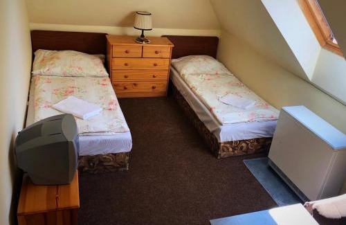 Kladruby Cabin | Pet-Friendly Retreat at Penzion Na Prachárně Awaits You