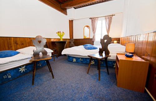 Mala Moravka House | Penzion Na Rychtě: Pet-Friendly Stay with Breakfast Included