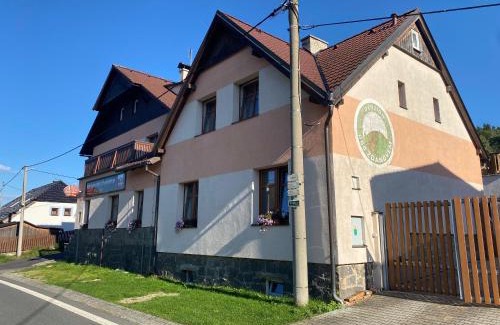 Nezdice na Sumave House | Cozy Penzion Pod Ždánovem: Pet & Child Friendly Stay