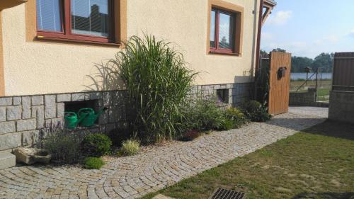 Mrakotin Apartment | Pet-Friendly Retreat at Penzion Pod Jáchymem - 9.6/10
