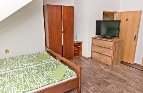 Zelezna Ruda Cabin | Comfortable Stay at Penzion pod svahem with Family-Friendly Amenities